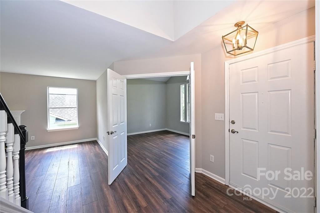 9905 Dunfries Road Matthews, NC 28105 - Photo 4 of 38