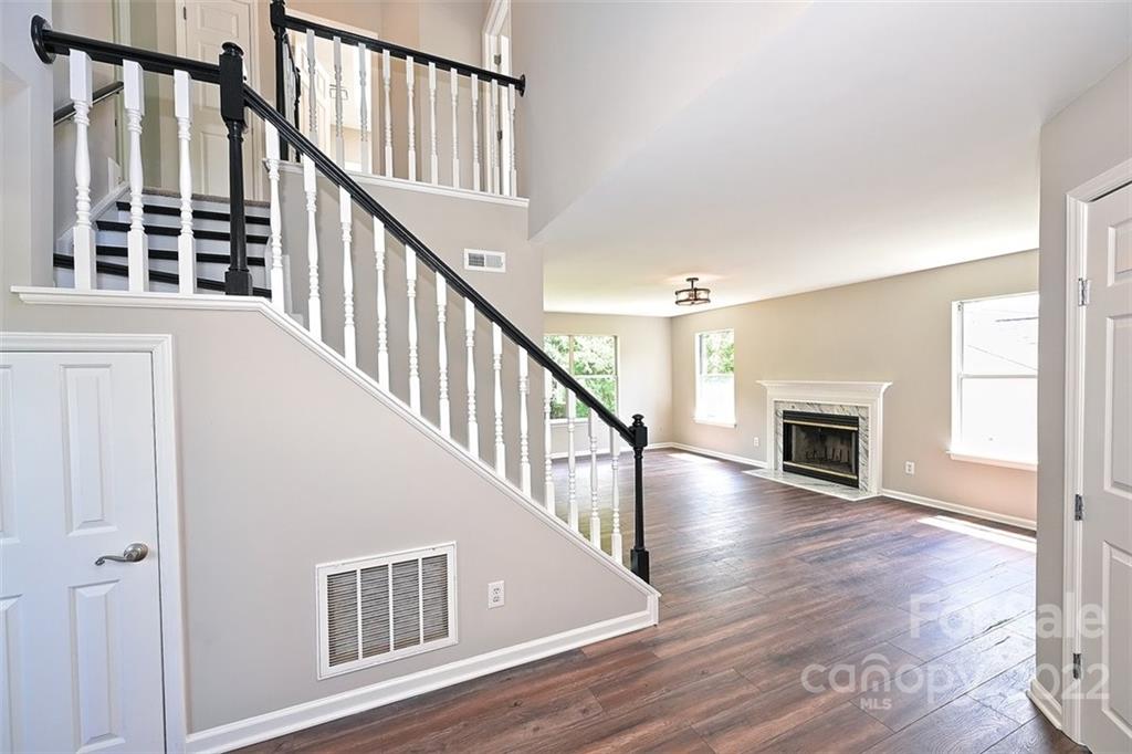 9905 Dunfries Road Matthews, NC 28105 - Photo 8 of 38