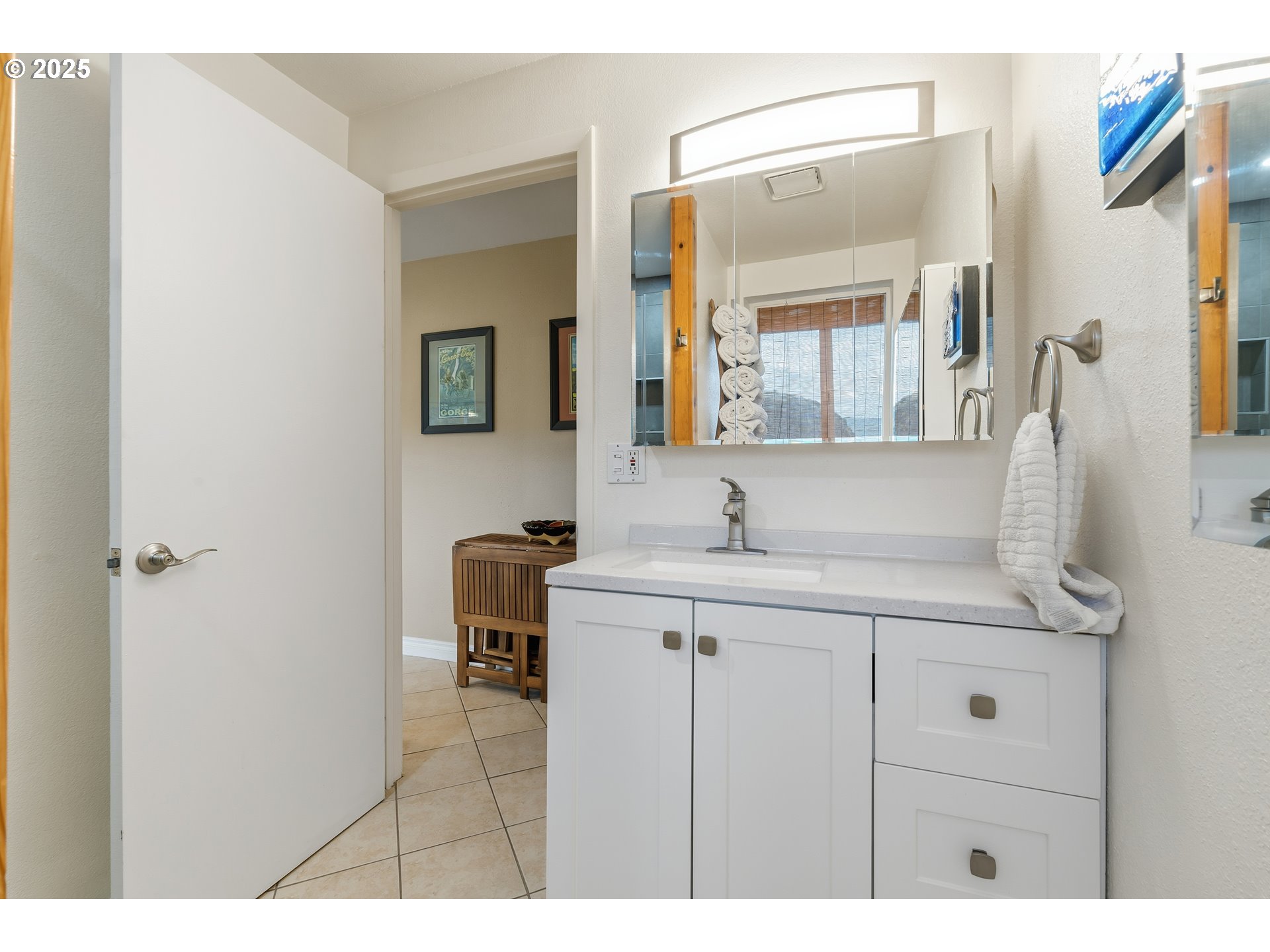 394 Fallbridge Road Wishram, WA 98673 - Photo 15 of 26 a bathroom with a sink and a mirror