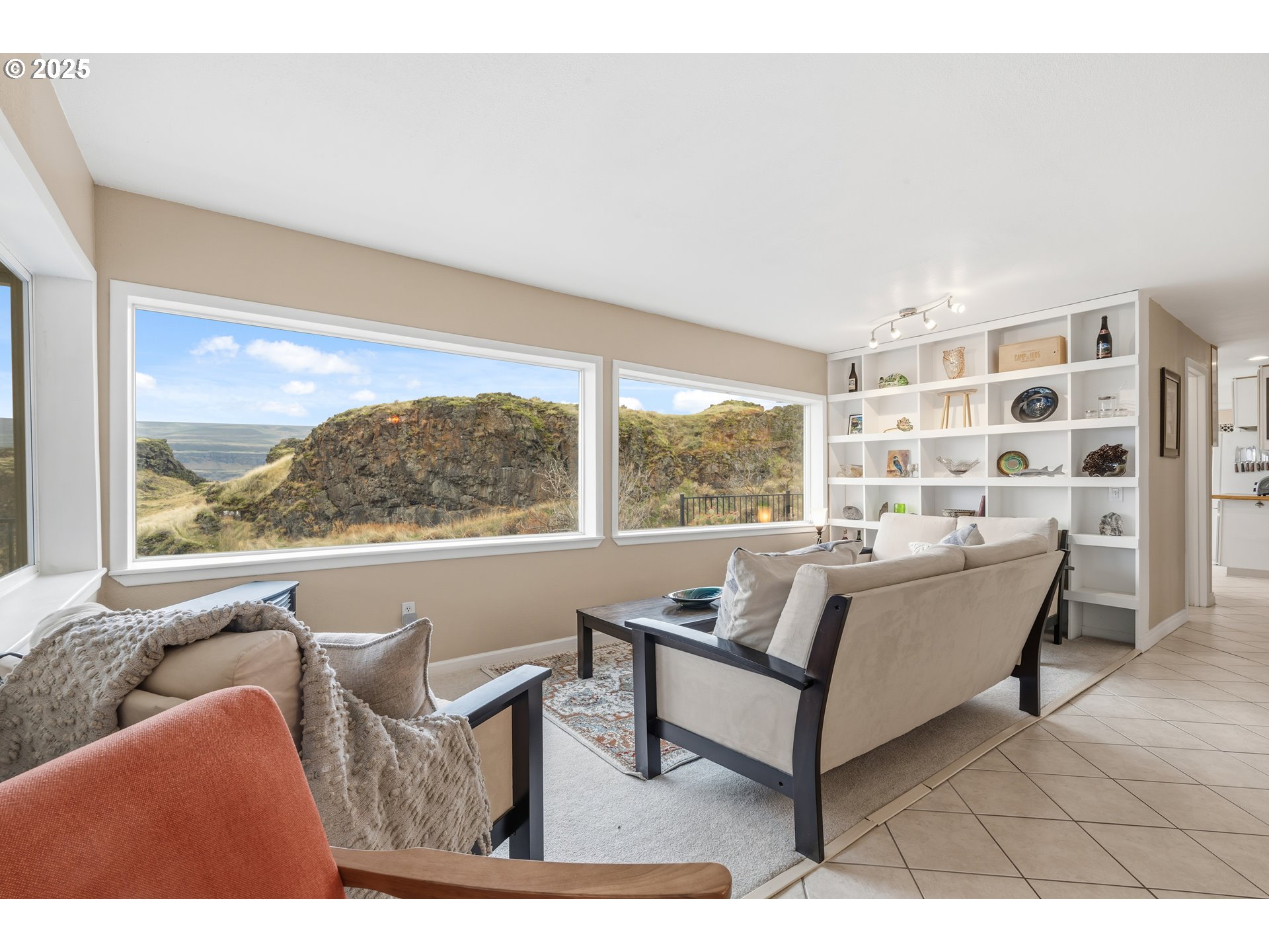 394 Fallbridge Road Wishram, WA 98673 - Photo 17 of 26 a living room with furniture and a large window