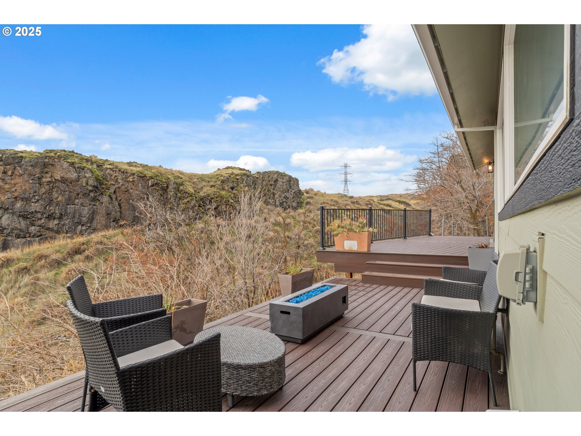 394 Fallbridge Road Wishram, WA 98673 - Photo 23 of 26 a view of outdoor space with seating