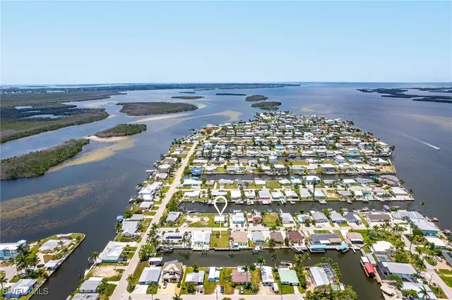$299,000 | 2609 Bayshore Drive, Cape Coral, FL 33993