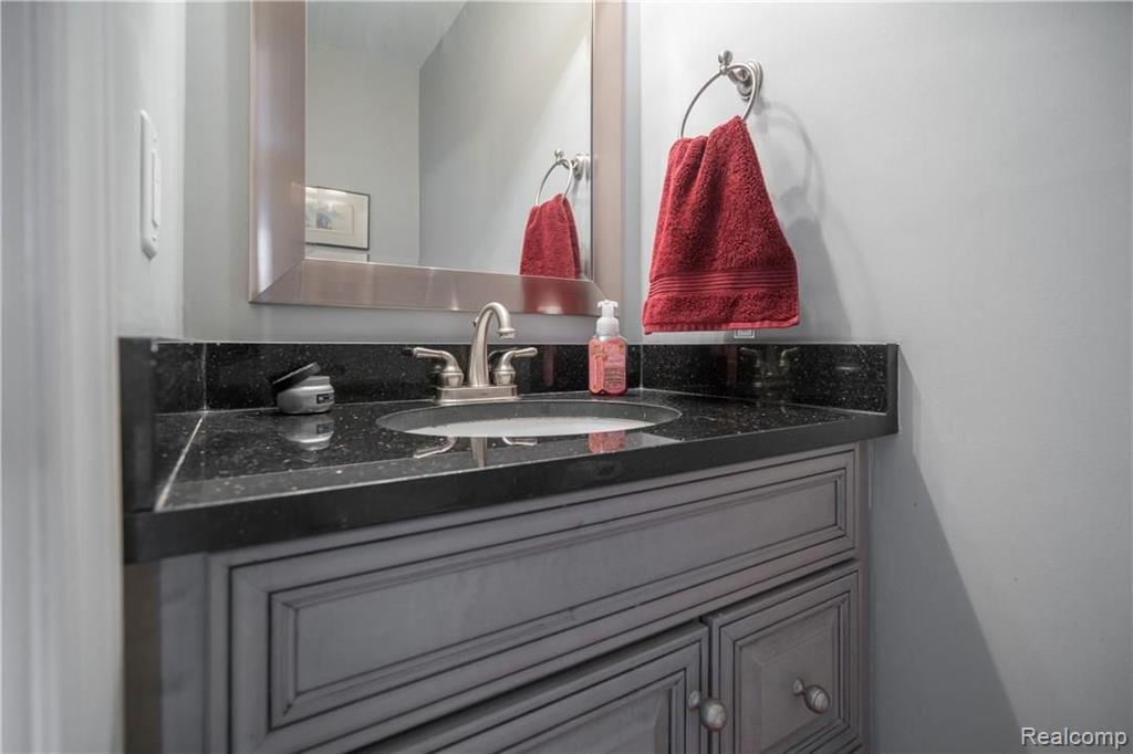 1220 Barneswood Lane Rochester Hills, MI 48306 - Photo 20 of 33