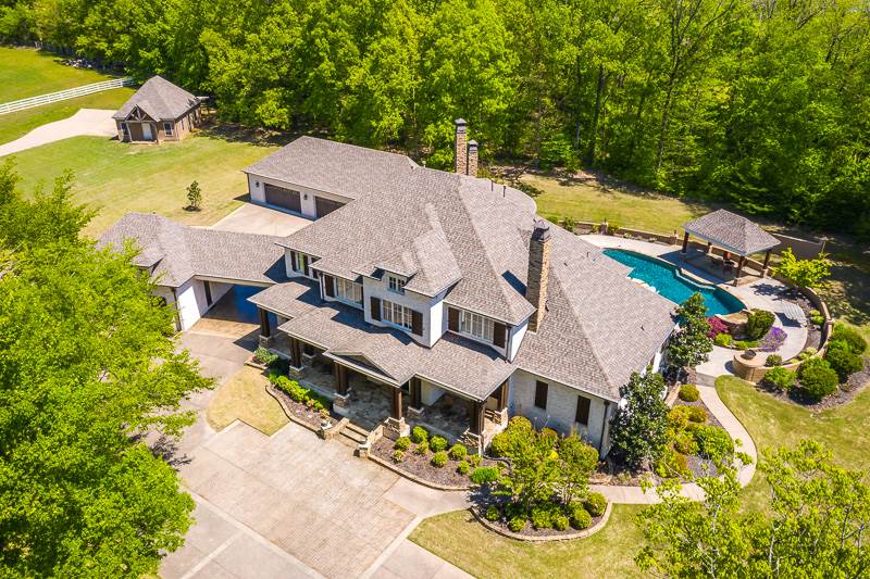 Luxury abounds in this spectacular COMPLETELY custom built home over 7200sf, plus a 2771sf guest house and 736sf in-law apartment, each with distinctive selections and the finest amenities. Short drive to Collierville & Germantown!
