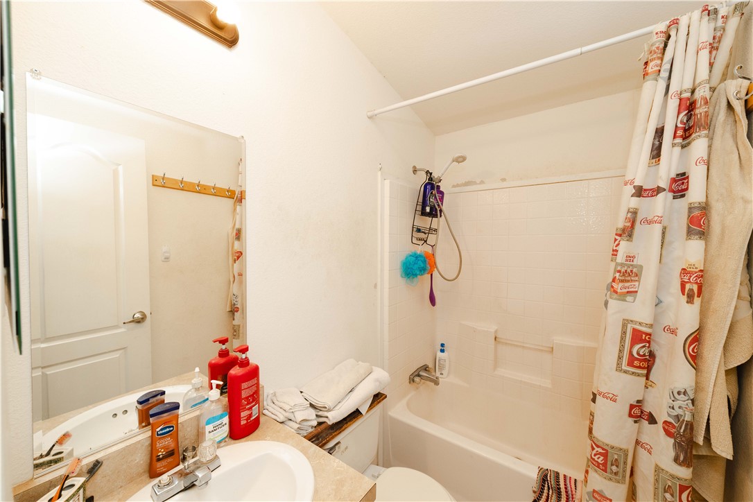 3854 Davis Road Golden Valley, AZ 86413 - Photo 17 of 45 Bathroom