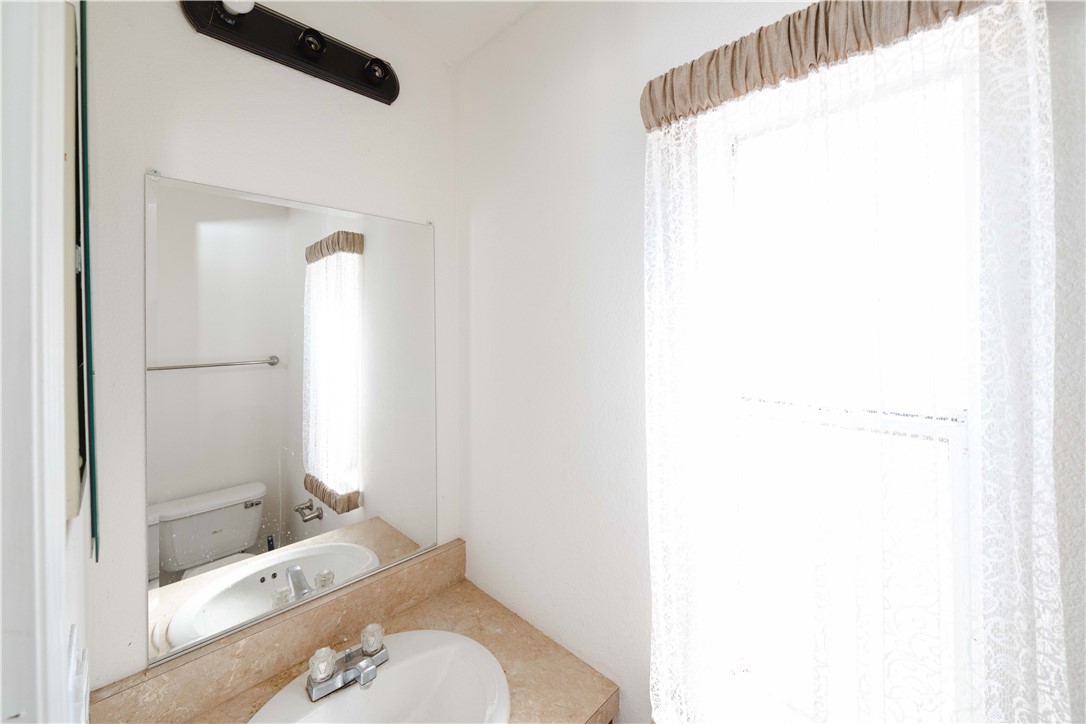 3854 Davis Road Golden Valley, AZ 86413 - Photo 20 of 45 Bathroom
