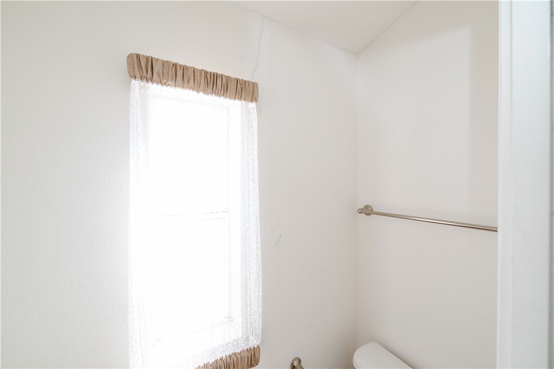 3854 Davis Road Golden Valley, AZ 86413 - Photo 21 of 45 Bathroom