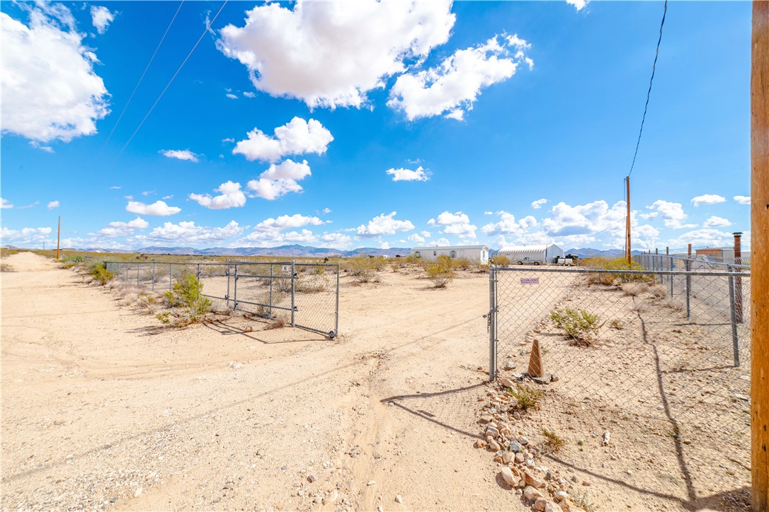 3854 Davis Road Golden Valley, AZ 86413 - Photo 3 of 45 Yard
