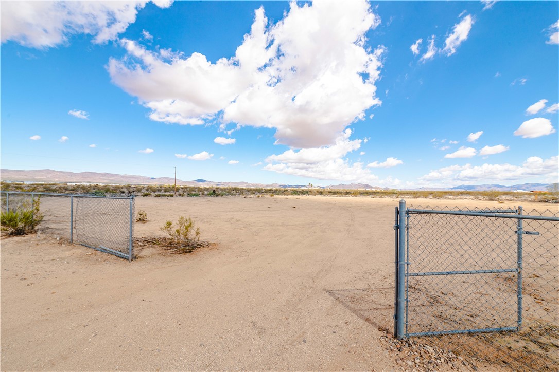 3854 Davis Road Golden Valley, AZ 86413 - Photo 38 of 45 Yard