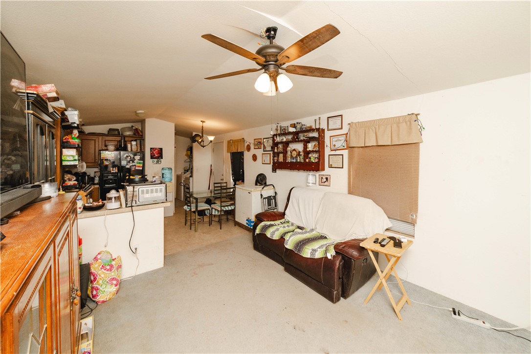 3854 Davis Road Golden Valley, AZ 86413 - Photo 8 of 45 Living Room