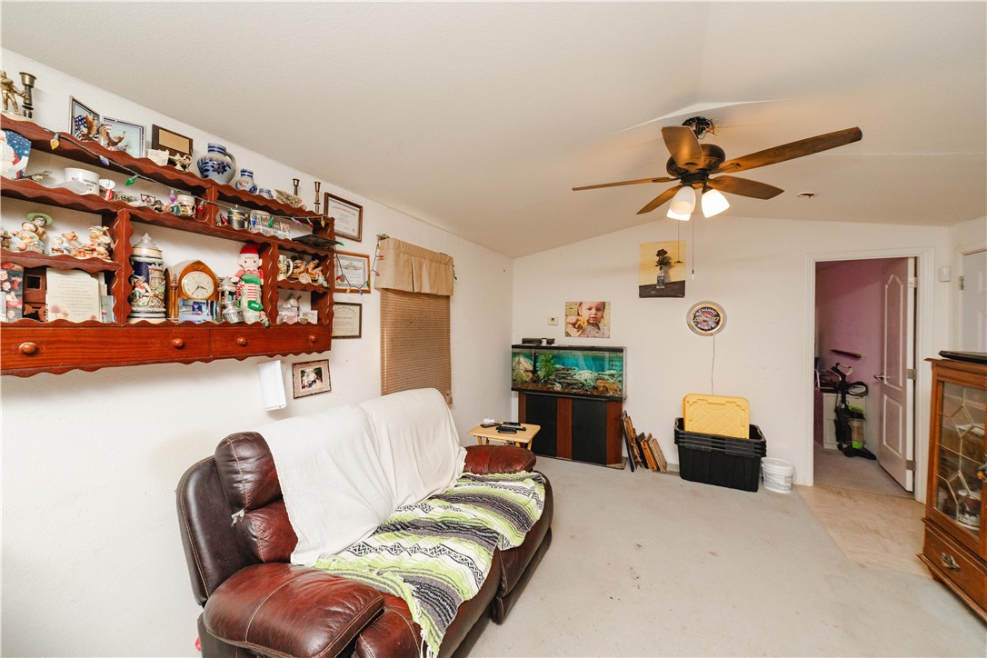 3854 Davis Road Golden Valley, AZ 86413 - Photo 9 of 45 Living Room