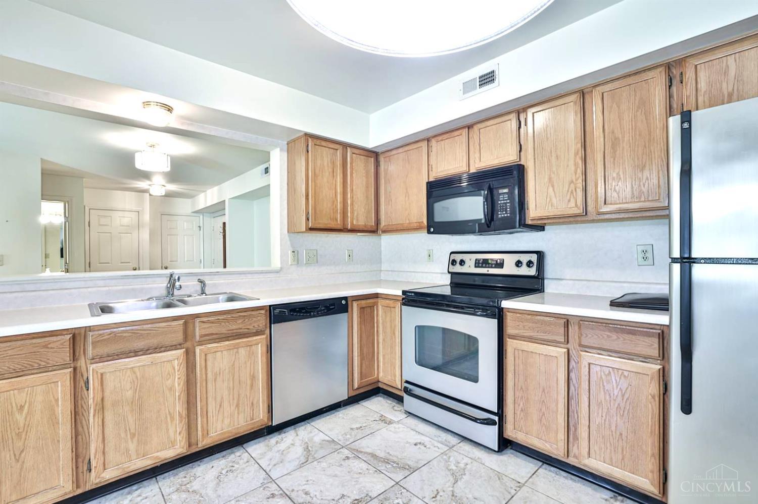3986 Maplefield Court, Unit A Cincinnati, OH 45255 - Photo 17 of 41 Gallery Image 17