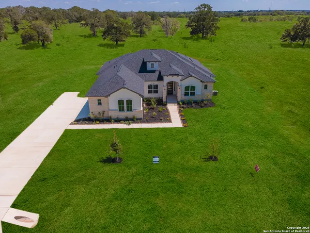 $629,000 | 138 Firewheel, Floresville, TX 78114