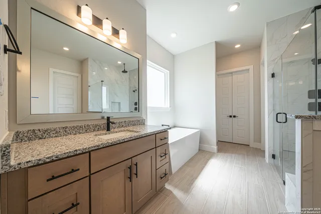 $629,000 | 138 Firewheel, Floresville, TX 78114