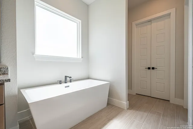 $629,000 | 138 Firewheel, Floresville, TX 78114