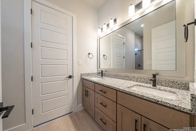 $629,000 | 138 Firewheel, Floresville, TX 78114