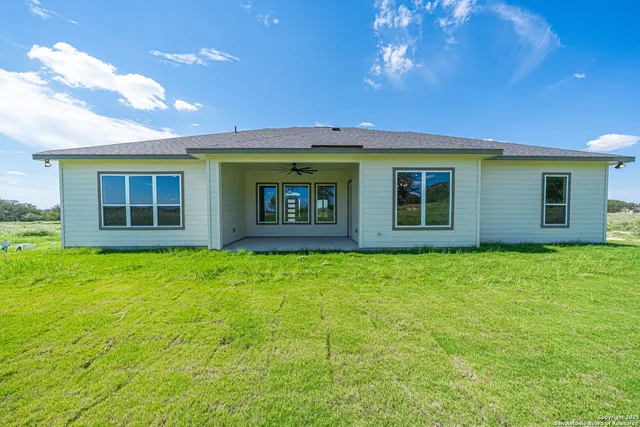 $629,000 | 138 Firewheel, Floresville, TX 78114