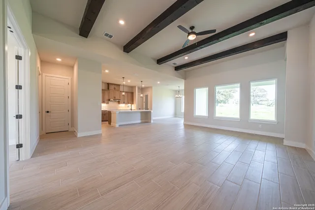 $629,000 | 138 Firewheel, Floresville, TX 78114