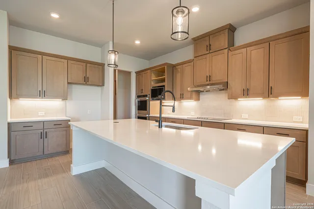 $629,000 | 138 Firewheel, Floresville, TX 78114