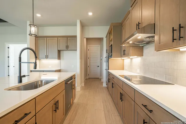 $629,000 | 138 Firewheel, Floresville, TX 78114