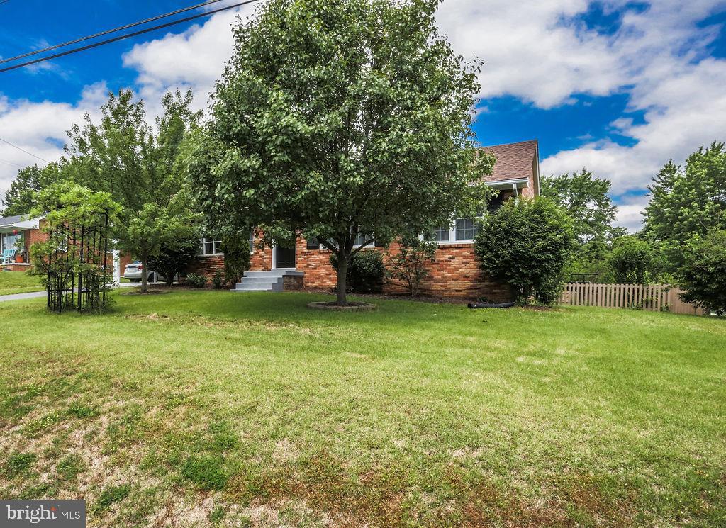 219 Ridge Road Winchester, VA 22602 - Photo 2 of 36 Gallery Image 2