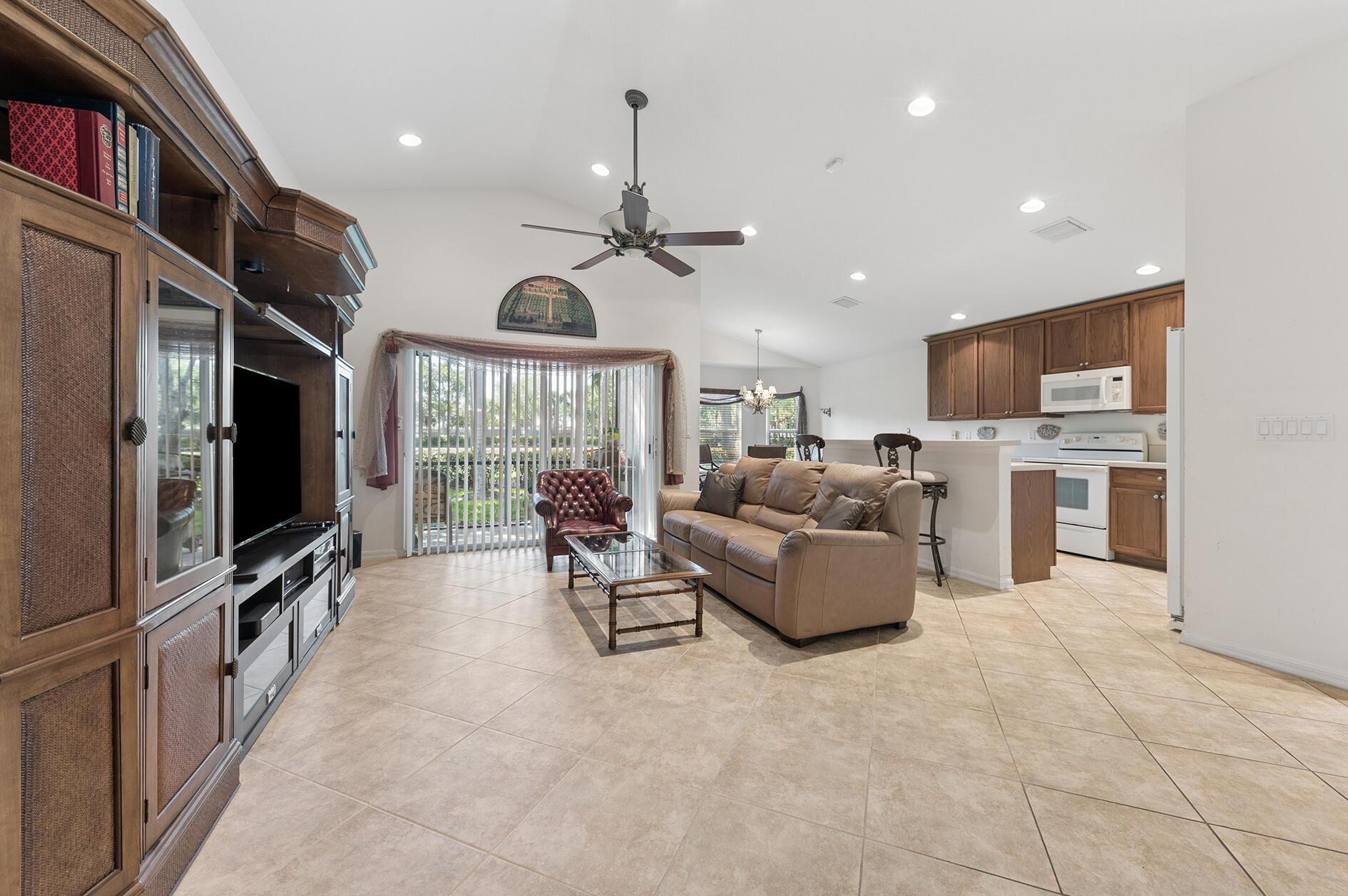12119 Roma Road Boynton Beach, FL 33436 - Photo 6 of 32 Living Room