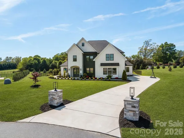 $1,225,000 | 1090 Rolling Mdws Drive, Mooresville, NC 28115