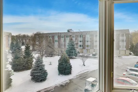 $249,500 | 201 Thames Parkway, Unit 2K, Park Ridge, IL 60068