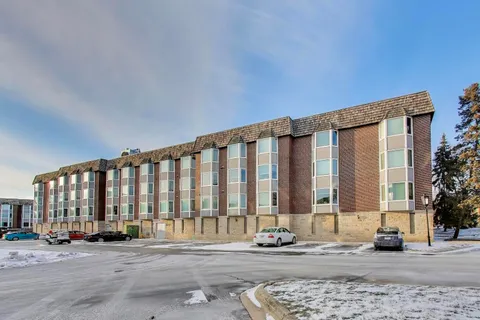 $249,500 | 201 Thames Parkway, Unit 2K, Park Ridge, IL 60068