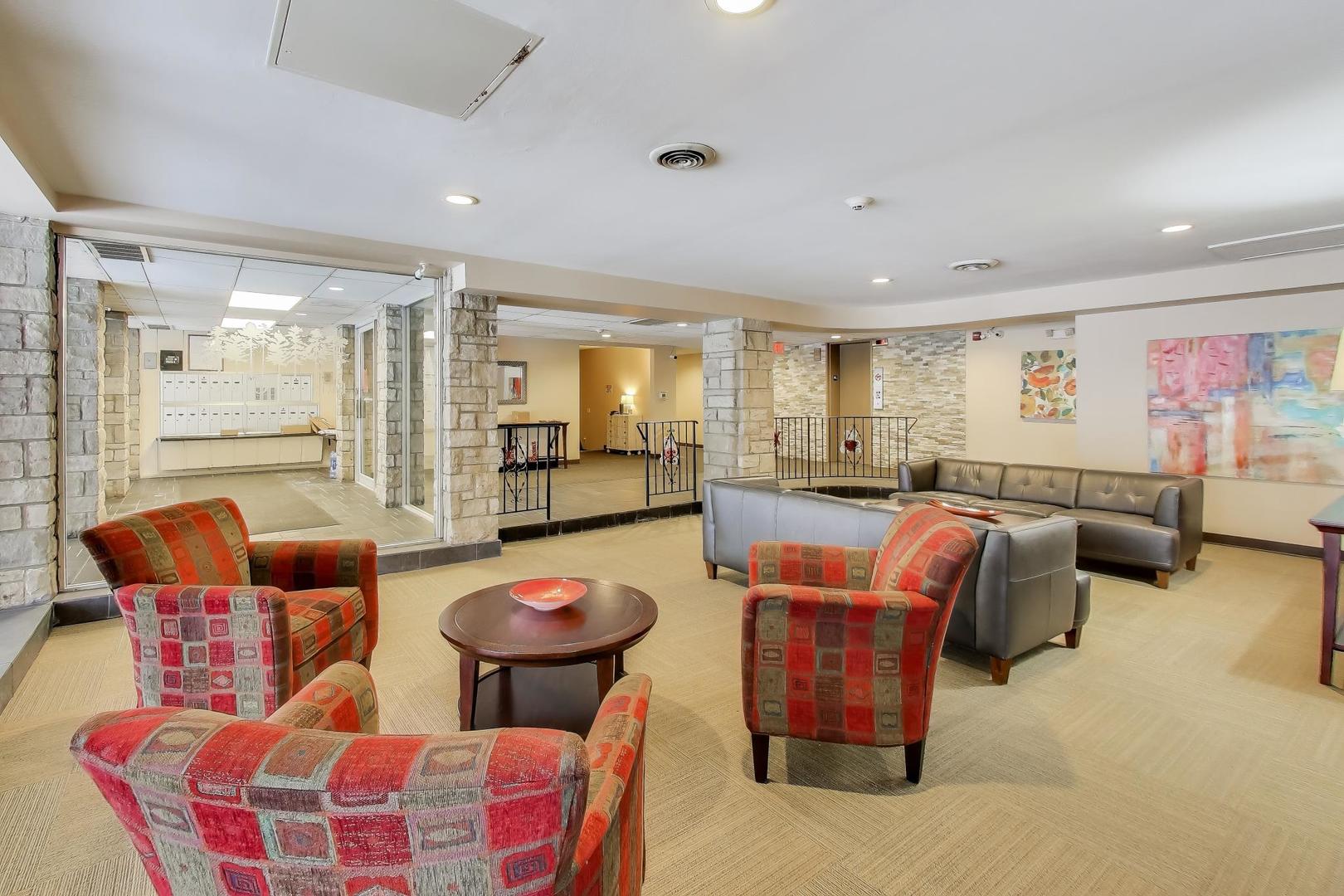 201 Thames Parkway, Unit 2K Park Ridge, IL 60068 - Photo 4 of 28