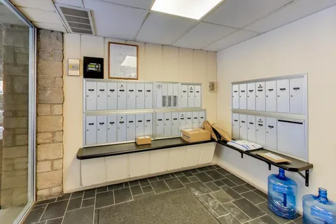 $249,500 | 201 Thames Parkway, Unit 2K, Park Ridge, IL 60068