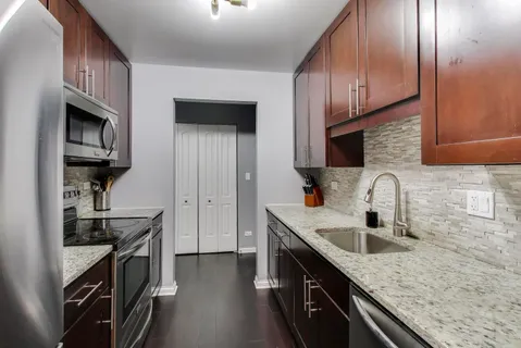 $249,500 | 201 Thames Parkway, Unit 2K, Park Ridge, IL 60068