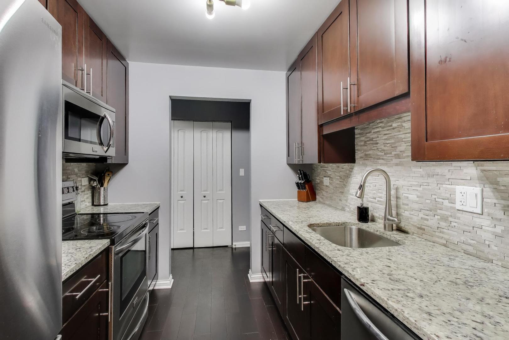 201 Thames Parkway, Unit 2K Park Ridge, IL 60068 - Photo 6 of 28