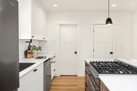 $799,950 | 8913 8th Avenue Northeast, Seattle, WA 98115