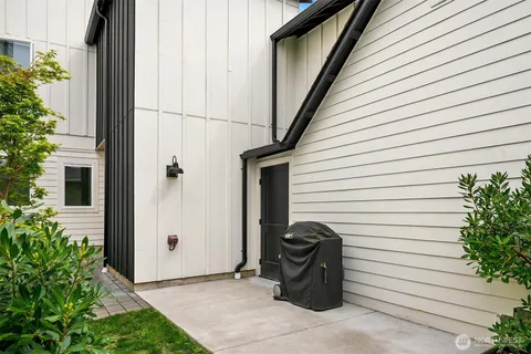 $799,950 | 8913 8th Avenue Northeast, Seattle, WA 98115