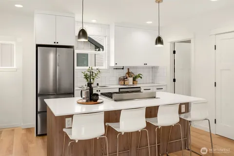$799,950 | 8913 8th Avenue Northeast, Seattle, WA 98115
