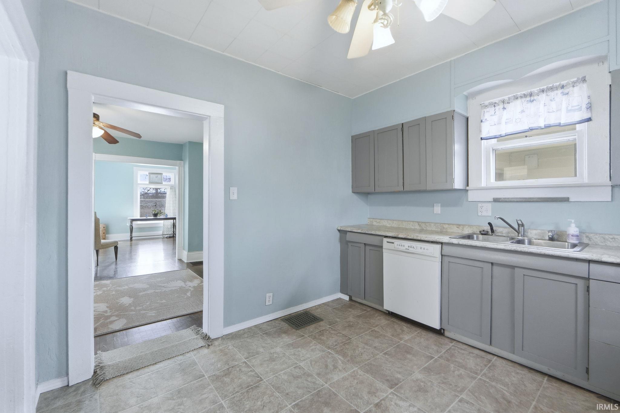 905 Crescent Avenue Fort Wayne, IN 46805 - Photo 12 of 34