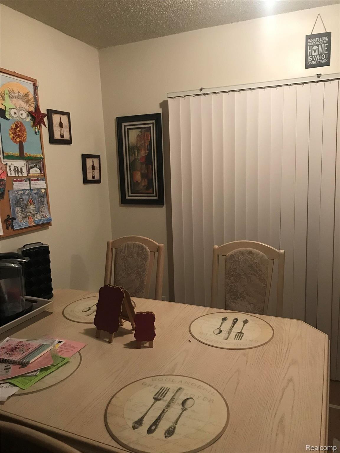 6783 Rivard Avenue Warren, MI 48091 - Photo 5 of 10 Dining room 6783 Rivard Av,Warren ,MI.jpg