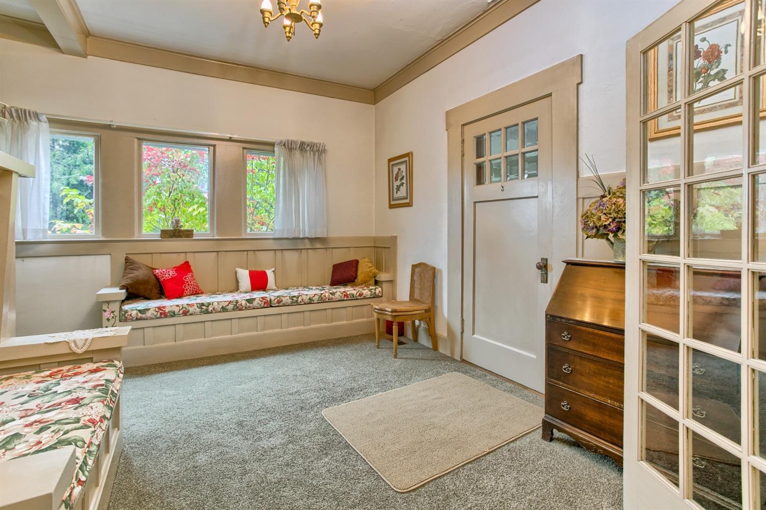 209 Crowson Road Ashland, OR 97520 - Photo 8 of 35 Gallery Image 8