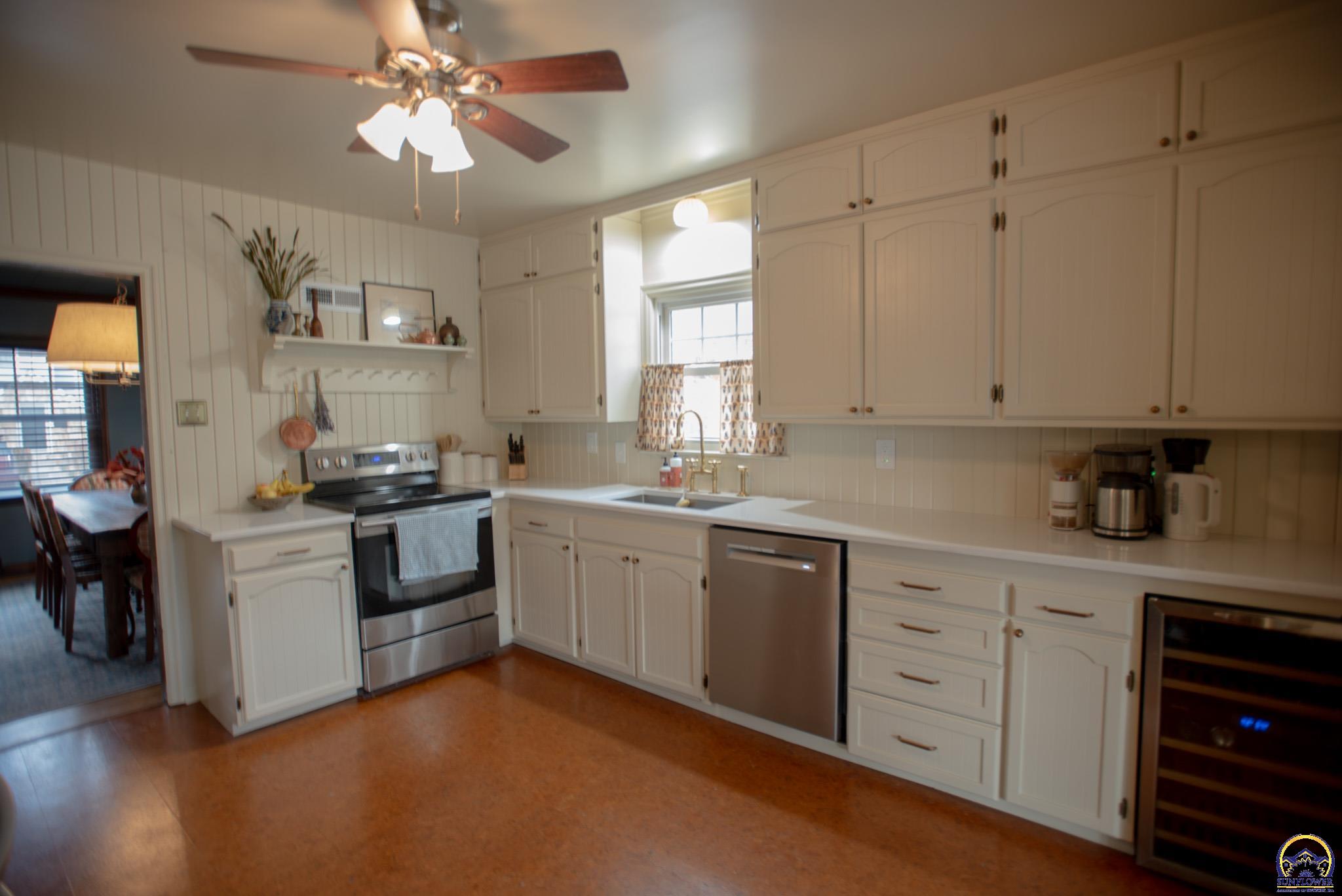 2323 Southwest 20th Street Topeka, KS 66604 - Photo 11 of 37