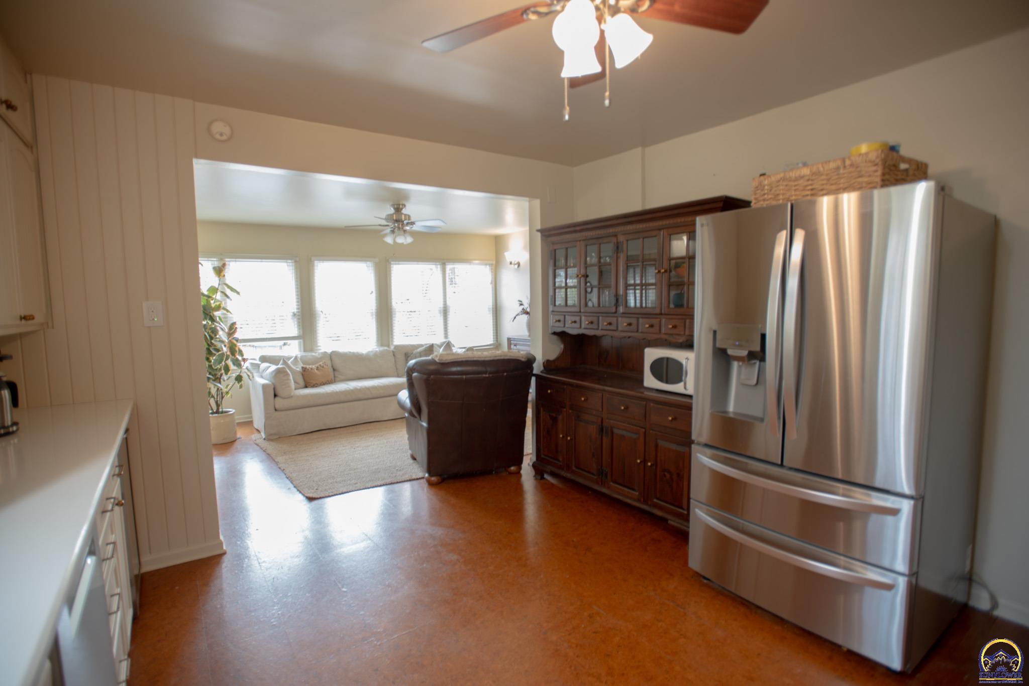 2323 Southwest 20th Street Topeka, KS 66604 - Photo 12 of 37