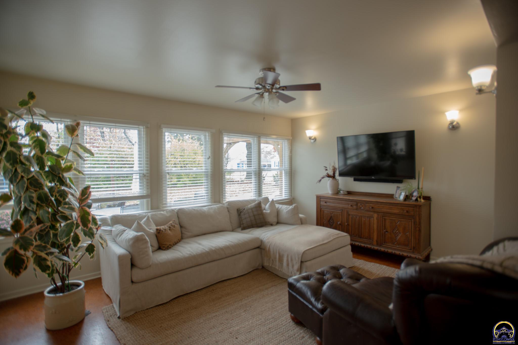 2323 Southwest 20th Street Topeka, KS 66604 - Photo 13 of 37