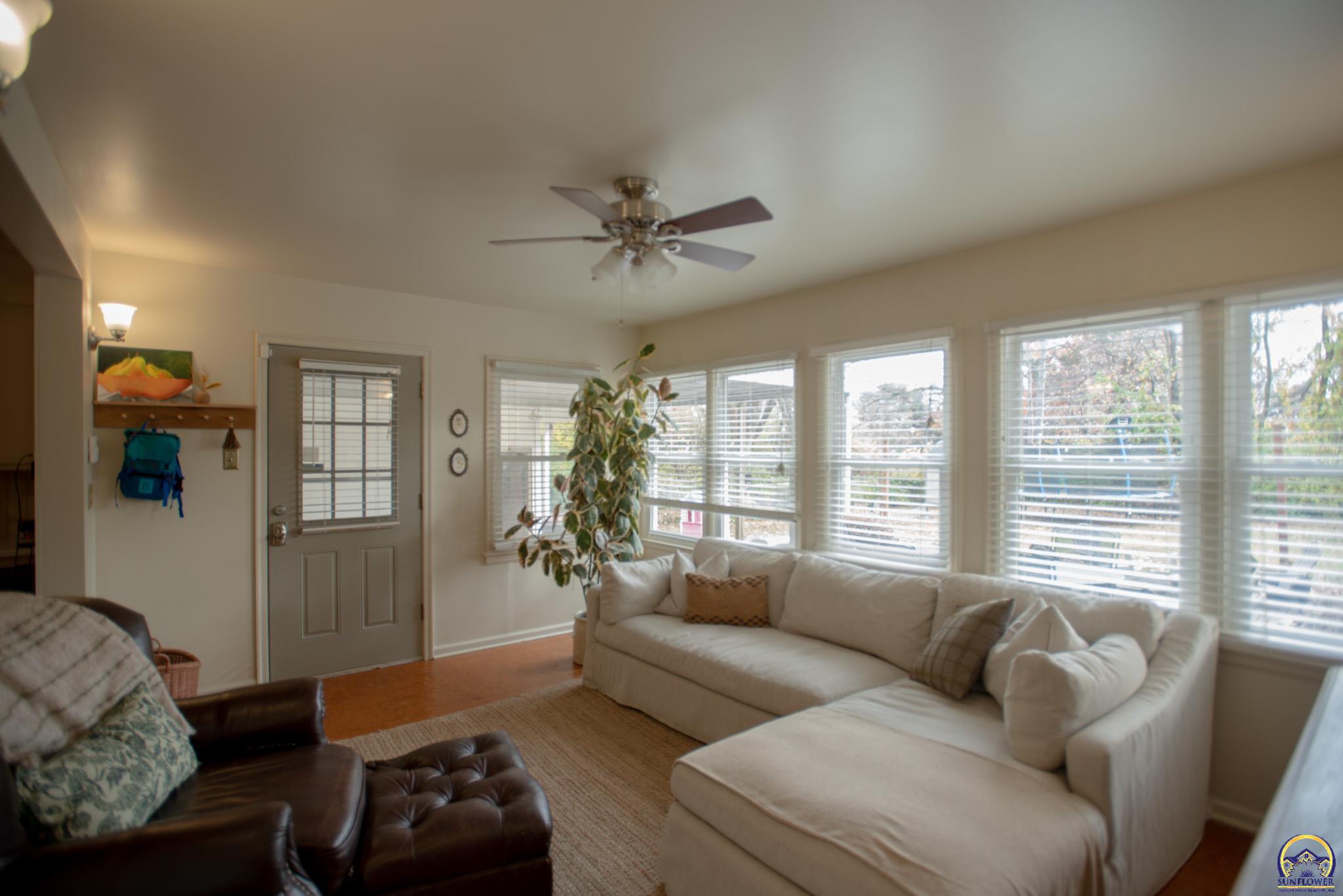 2323 Southwest 20th Street Topeka, KS 66604 - Photo 14 of 37