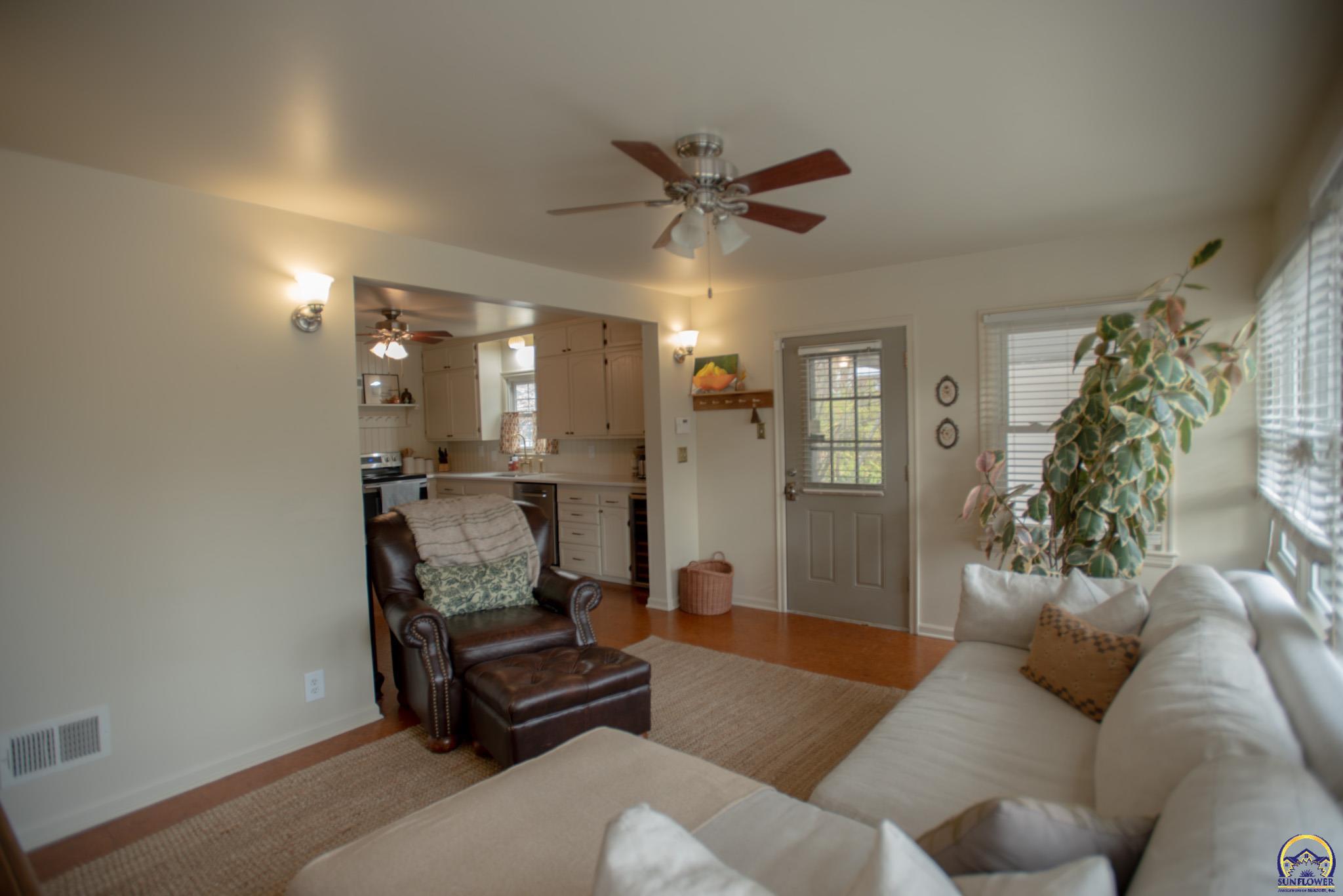 2323 Southwest 20th Street Topeka, KS 66604 - Photo 15 of 37