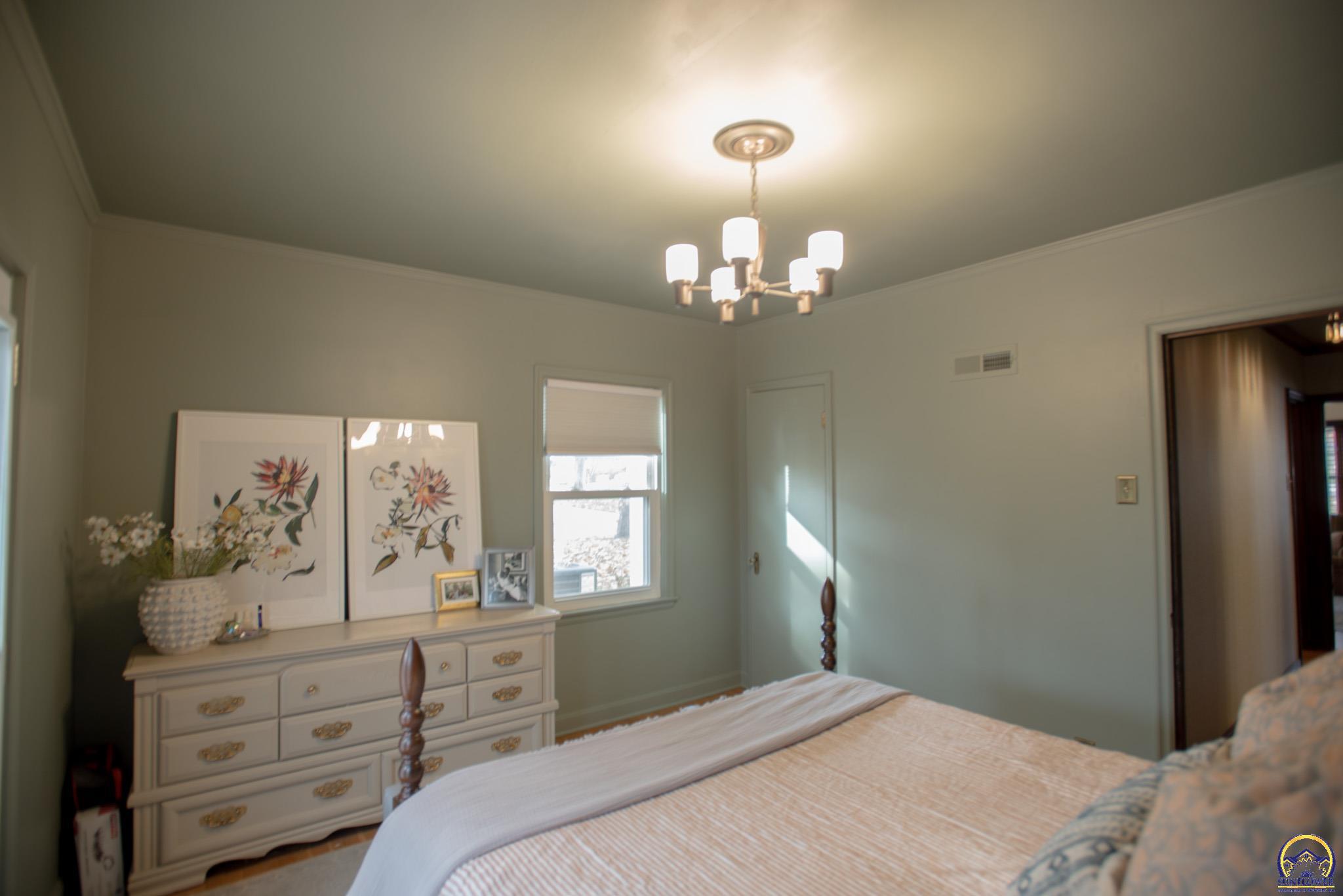 2323 Southwest 20th Street Topeka, KS 66604 - Photo 23 of 37