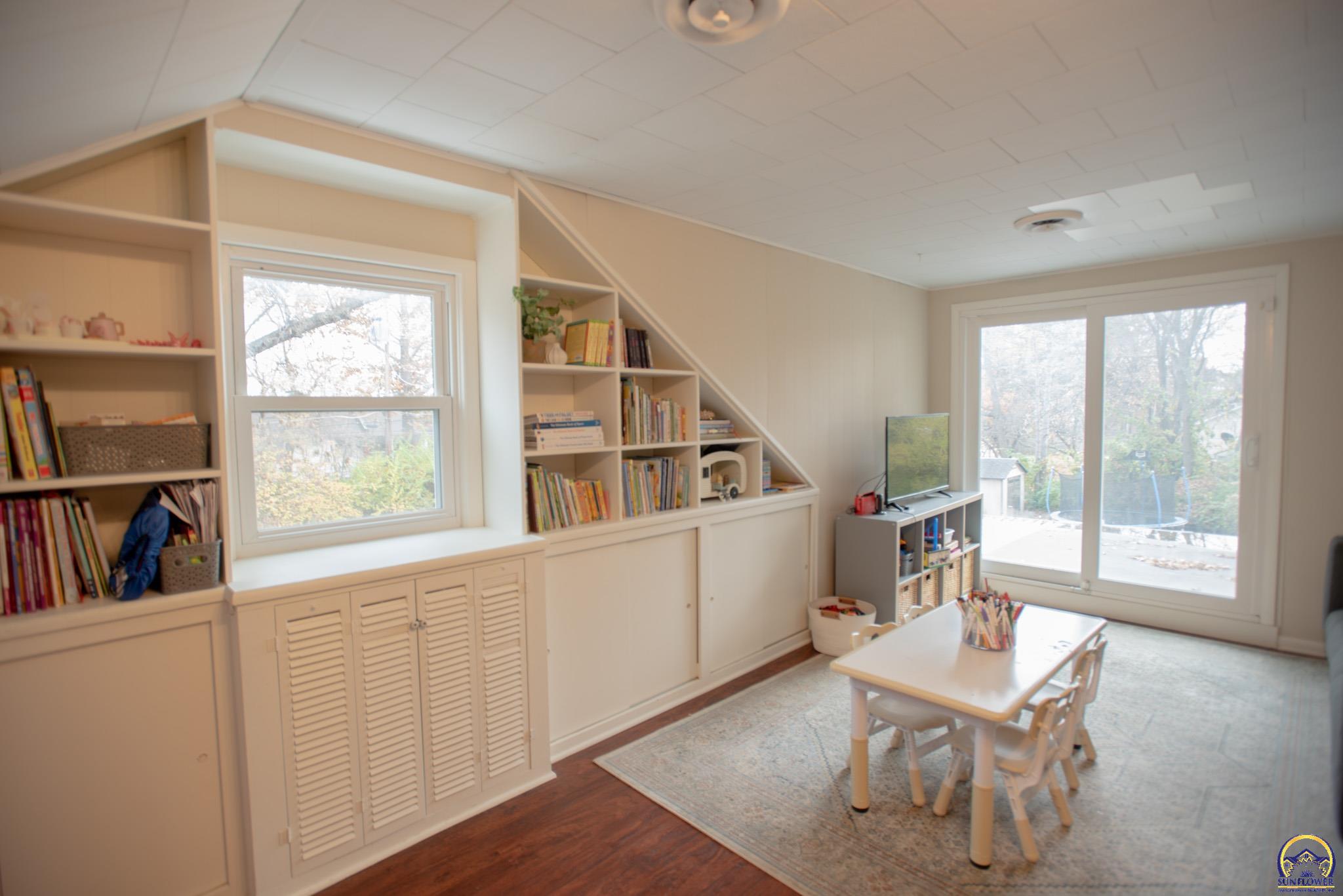 2323 Southwest 20th Street Topeka, KS 66604 - Photo 27 of 37