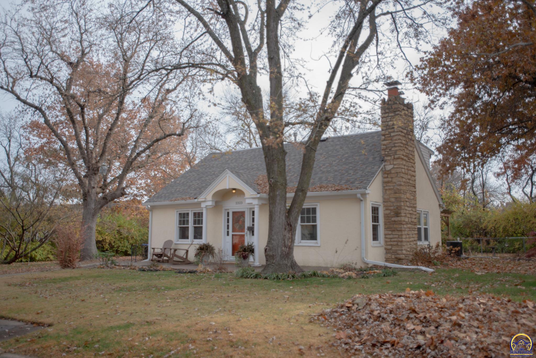 2323 Southwest 20th Street Topeka, KS 66604 - Photo 3 of 37