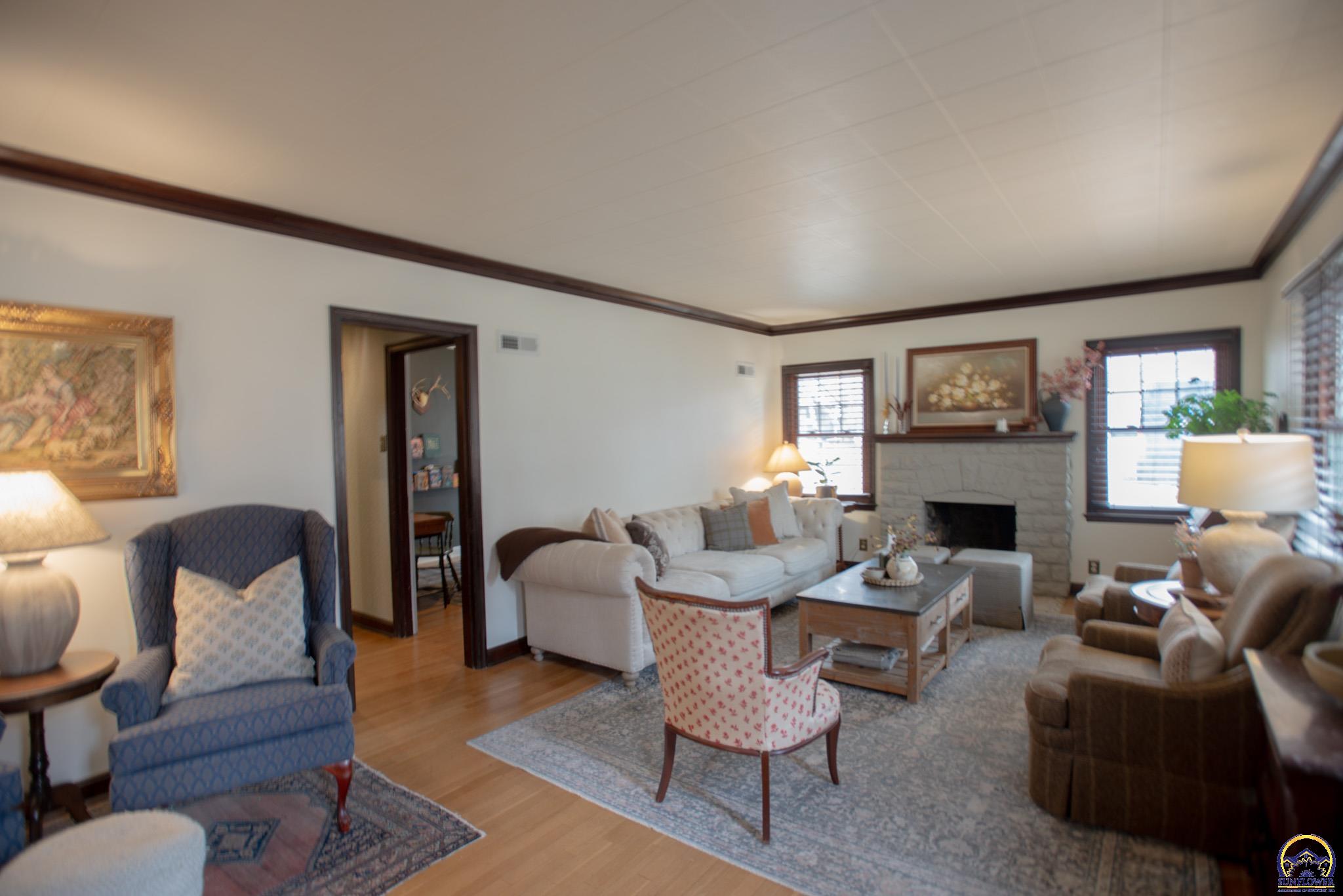 2323 Southwest 20th Street Topeka, KS 66604 - Photo 4 of 37