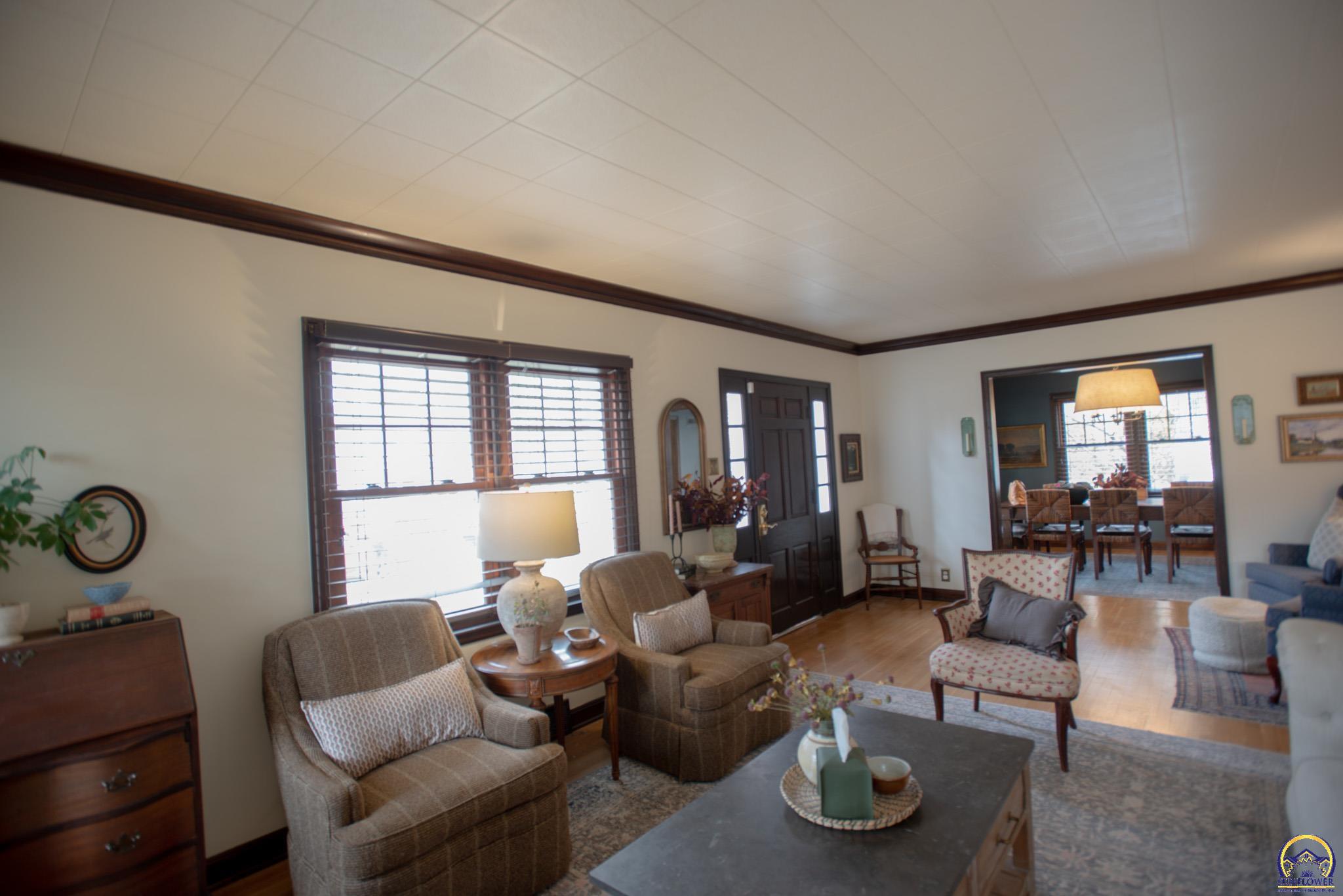 2323 Southwest 20th Street Topeka, KS 66604 - Photo 6 of 37