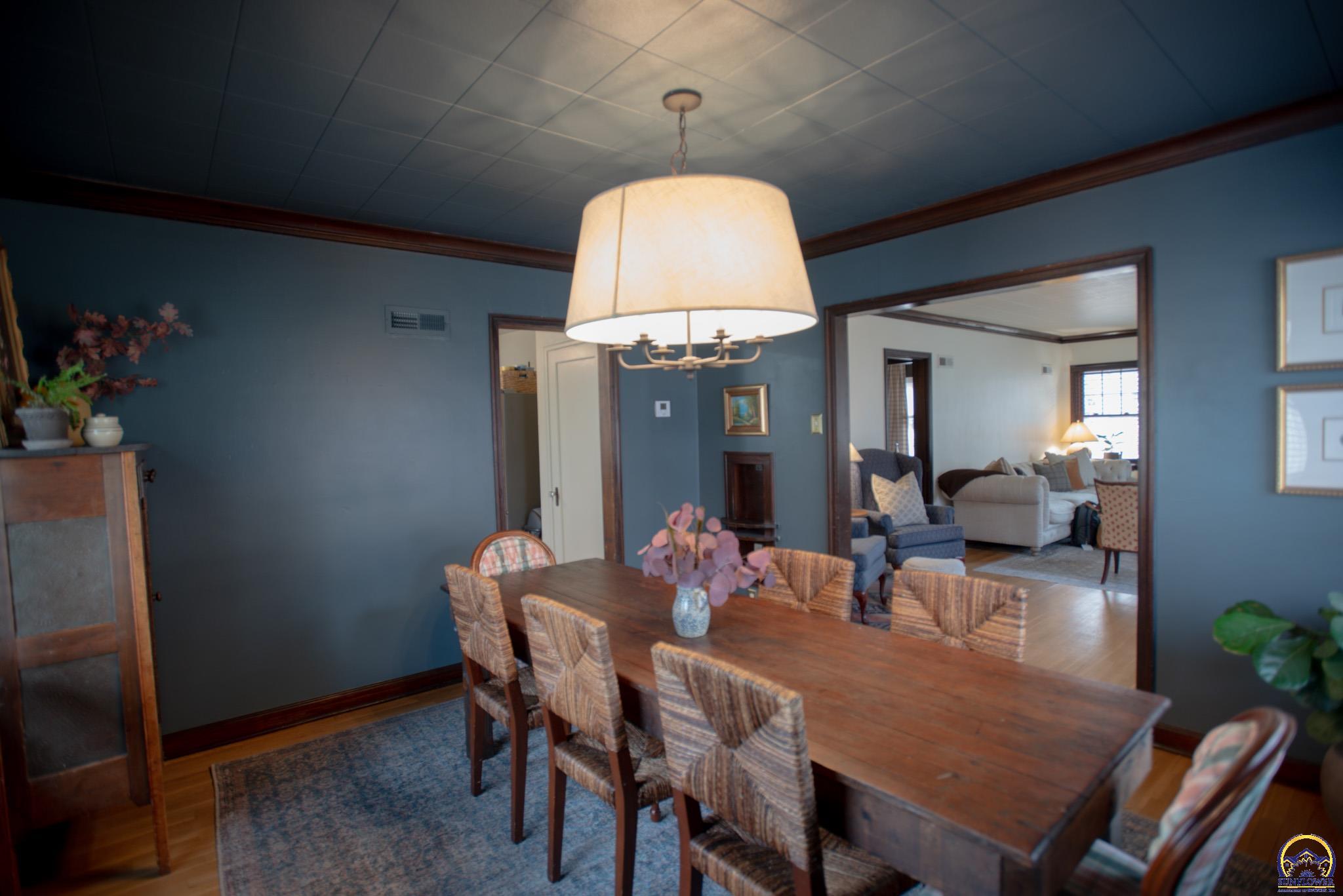 2323 Southwest 20th Street Topeka, KS 66604 - Photo 9 of 37